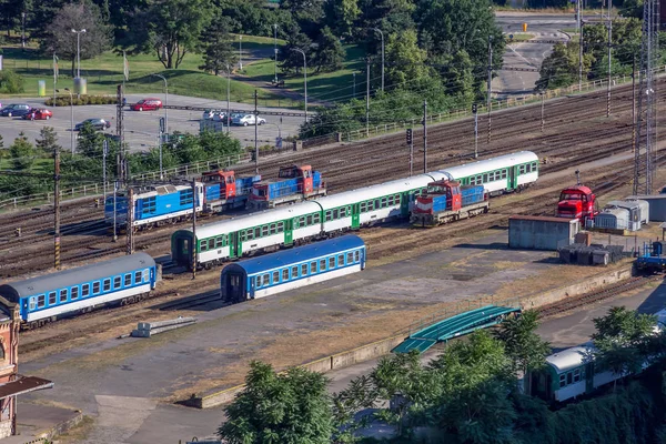 Vista Dall Alto Treni Locomotive Sulla Stazione Ferroviaria — Foto Stock