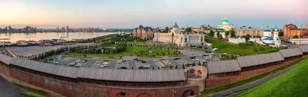 Rusya, Kazan - 20 Haziran 2019. Tarım Sarayı ile Kazan şehrinin merkez ilçesinin panoramik görünümü