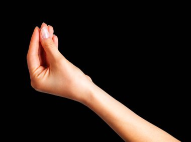 İki parmak ile bir şey tutan kadın el