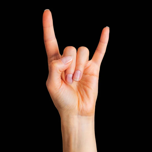 Mano femenina mostrando el signo de rock n roll o dando el gesto cuernos del diablo — Foto de Stock