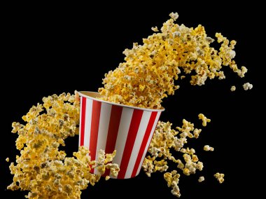 Siyah arka plan üzerinde izole çizgili kova uçan patlamış mısır