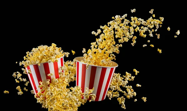 Set aus Papiereimern mit Popcorn isoliert auf schwarzem Hintergrund — Stockfoto