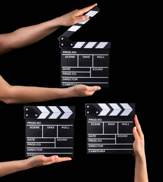 黒い背景に隔離されたフィルムクラッパーボードと人間の手のセット — ストック写真