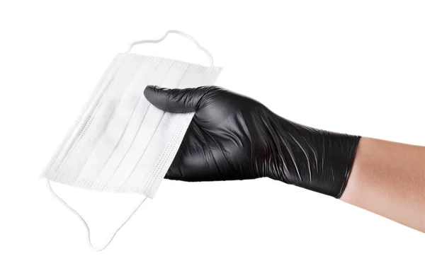 Mano in guanti neri tenendo maschera monouso isolato su sfondo bianco — Foto Stock