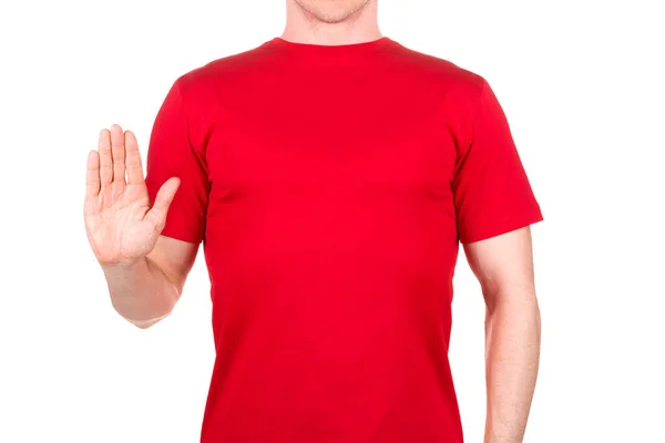 Чоловік у червоній футболці, що показує знак зупинки або попереджувальний жест, ізольований на білому — стокове фото