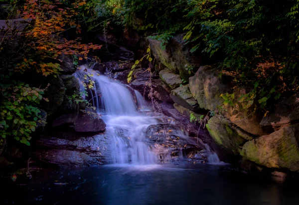 Loch - Central park şelale 