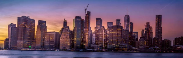 Gün batımında Manhattan şehir panoraması