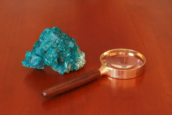 Gözlem, la loupe 'u deliyor.