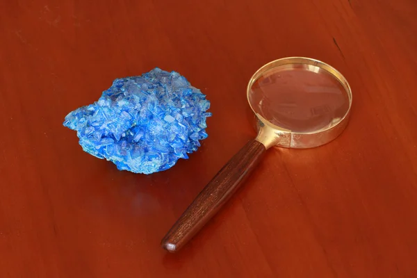 Gözlem, la loupe 'u deliyor.