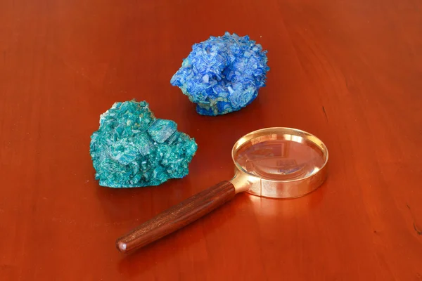 Gözlem, la loupe 'u deliyor.