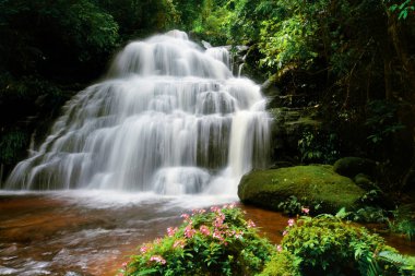 Adam Daeng şelale, Phu Hin Rong Kla Milli Parkı, Tayland
