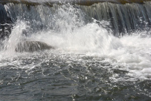 Steiniger Grund Des Gebirgsflusses — Stockfoto