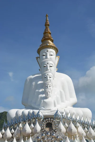 Cinco Budas Sentados Estatua Cielo Azul Monasterio Budista Templo Phetchabun — Foto de Stock