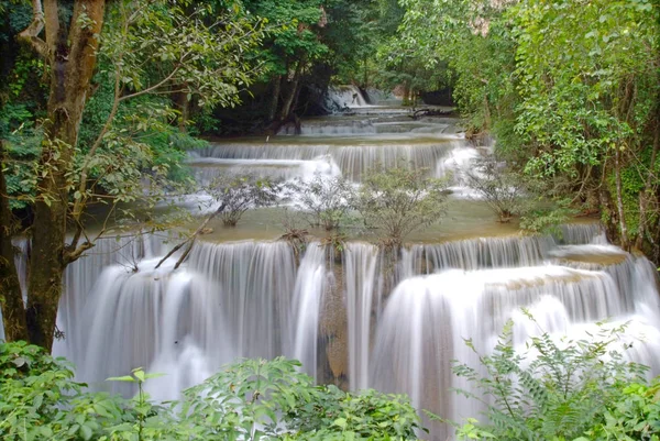 Dördüncü Kata Huay Mae Kamin Waterfall Khuean Srinagarindra Milli Parkı — Stok fotoğraf