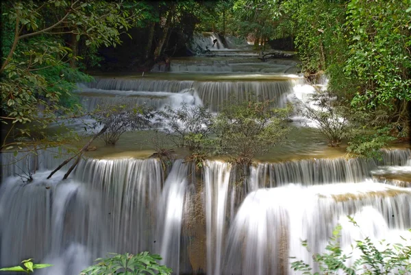 Dördüncü Kata Huay Mae Kamin Waterfall Khuean Srinagarindra Milli Parkı — Stok fotoğraf
