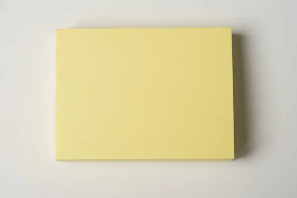 Papel amarillo pequeño para escribir Nota — Foto de Stock