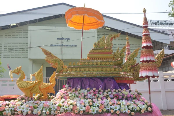เทศกาลสงกรานต์ในสไตล์ไทย-มอนต์ — ภาพถ่ายสต็อก
