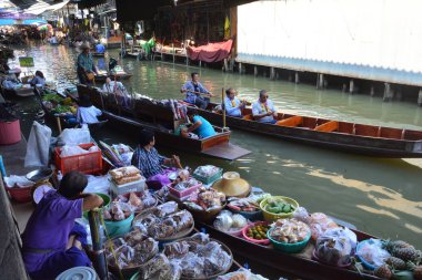 Damnoen saduak yüzen çarşı