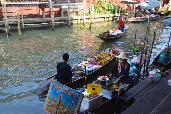 Mercado flotante de Damnoen Saduak — Foto de Stock