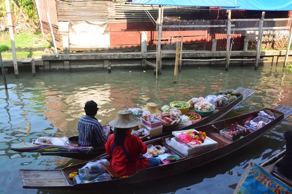 Mercado flotante de Damnoen Saduak — Foto de Stock