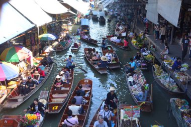 Damnoen saduak yüzen çarşı