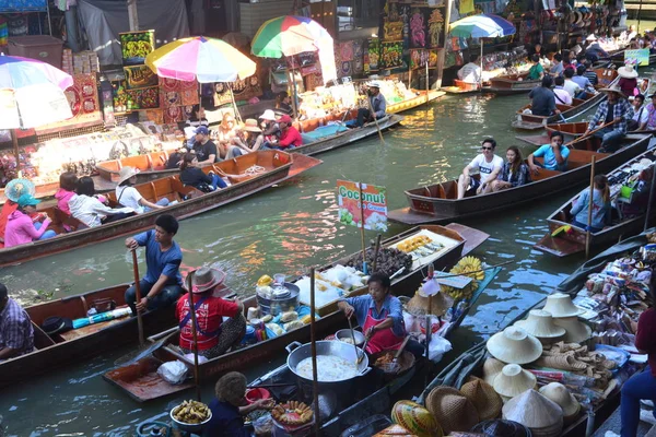 Mercado flotante de Damnoen Saduak — Foto de Stock