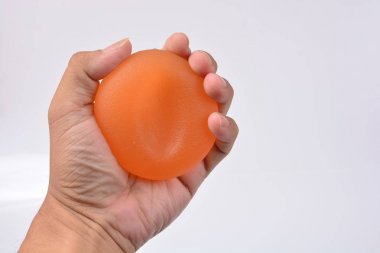 Bir stres topu sıkma bir adamın Elleri, El Gücü Terapisi Squeeze Grip Ball