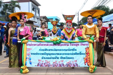 Phi ta khon