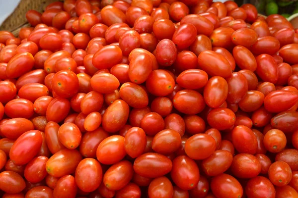 Tomate bebé ou tomate cereja — Fotografia de Stock