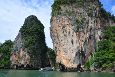 Khao Phing Kan, daha çok James Bond Adası olarak bilinir