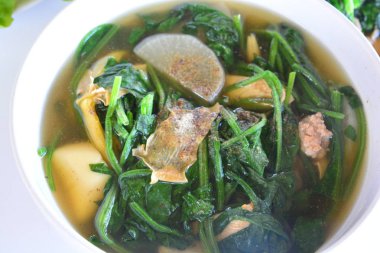 çorba, sebze ve köfte temizleyin