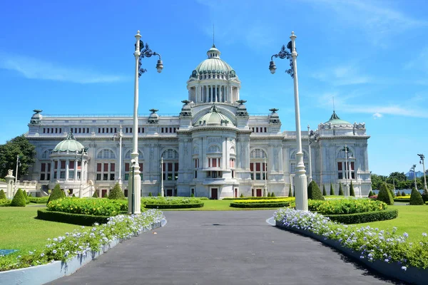 Die ananta samakhom throne hall ist eine königliche empfangshalle innerhalb des dusit palastes in bangkok, thailand — Stockfoto