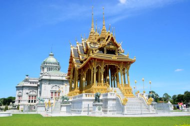 Barom Mangalanusarani Pavillian Ananta Samakhom tahta Fuar Holü alanı içinde 