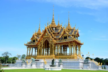 Barom Mangalanusarani Pavillian Ananta Samakhom tahta Fuar Holü alanı içinde 