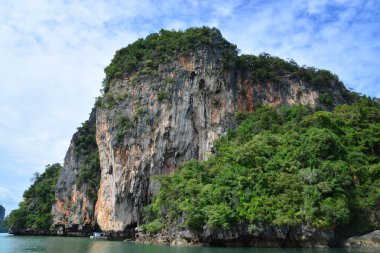 Khao Phing Kan, daha çok James Bond Adası olarak bilinir
