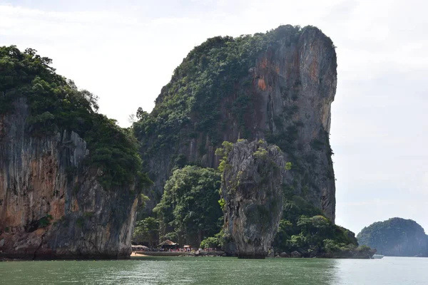 Khao Phing Kan, známější jako ostrov James Bond — Stock fotografie