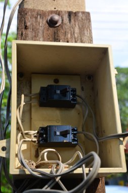 kutusunda vintage eski elektronik devre kesiciler