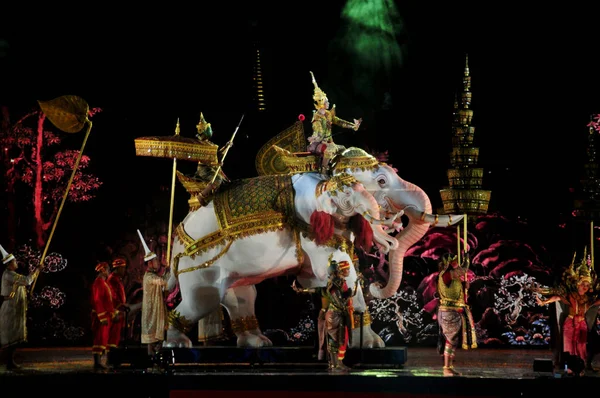 Tay Pandomim (Khon) Performans