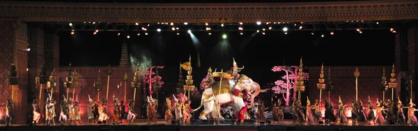 Tay Pandomim (Khon) Performans