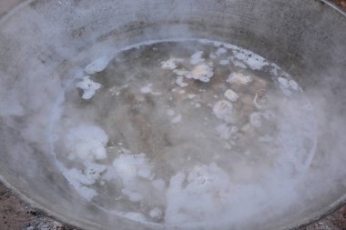 Kaynamış su Domuz kemik çorbası