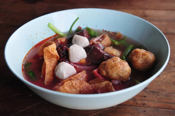 Yen ta fo noodle (rosa Nudelsuppe)) — Stockfoto