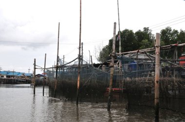 Bang Chan, Chantaburi s kh Lung District, su üzerine inşa edilmiş bir balıkçı köyü