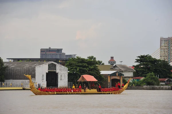O treino da Procissão das Barcaças Reais, a última cerimónia real da Cerimónia de Coroação Real do Rei Rama X . — Fotografia de Stock