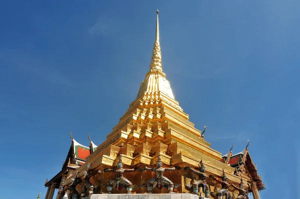 Dois Chedis Dourados Parte Wat Phra Kaew Nenhum Povo Época — Fotografia de Stock