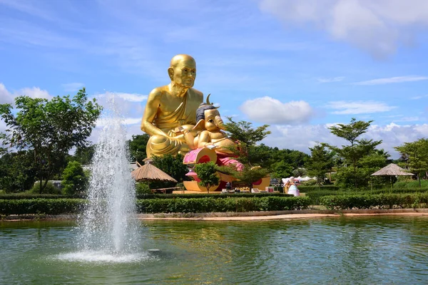 Nakhon Ratchasima Thailand August 2020 Enorm Munkstaty Och Underbar Park — Stockfoto