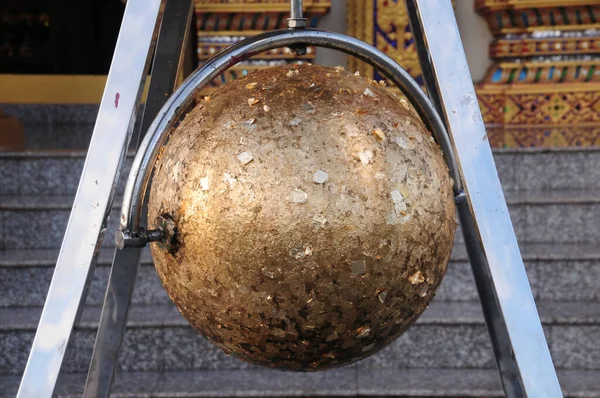 Palla Pietra Buddista Luuk Nimit Bloccato Fogli Oro Sulla Superficie — Foto Stock