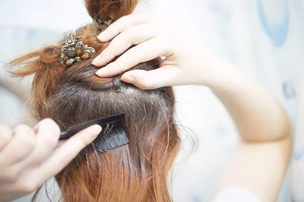 Woman combing hair — Stock Photo, Image