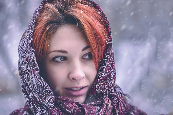 Portrait of a woman in a cold winter. — Stok Foto