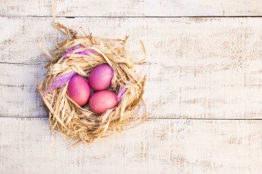 Paskalya yumurta yuvada, tatil dekorasyonu