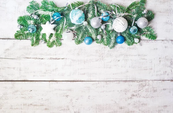 Χριστούγεννα Πρωτοχρονιά Υπόβαθρο Κλαδιά Έλατου Μπλε Γυαλί Μπάλες Διακόσμηση Και — Φωτογραφία Αρχείου